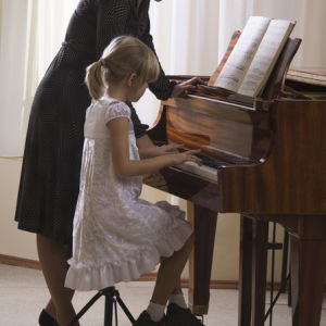 how to play piano