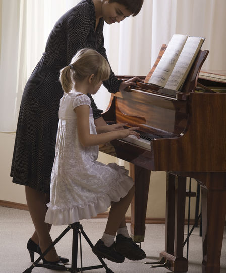 how to play piano